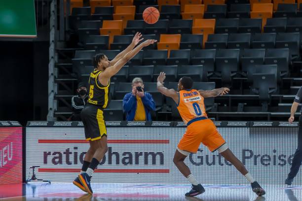 他在赛场外 他在赛场外