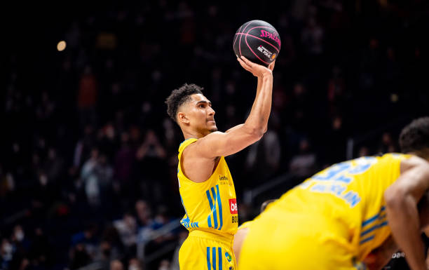 这位年轻前 这位年轻前